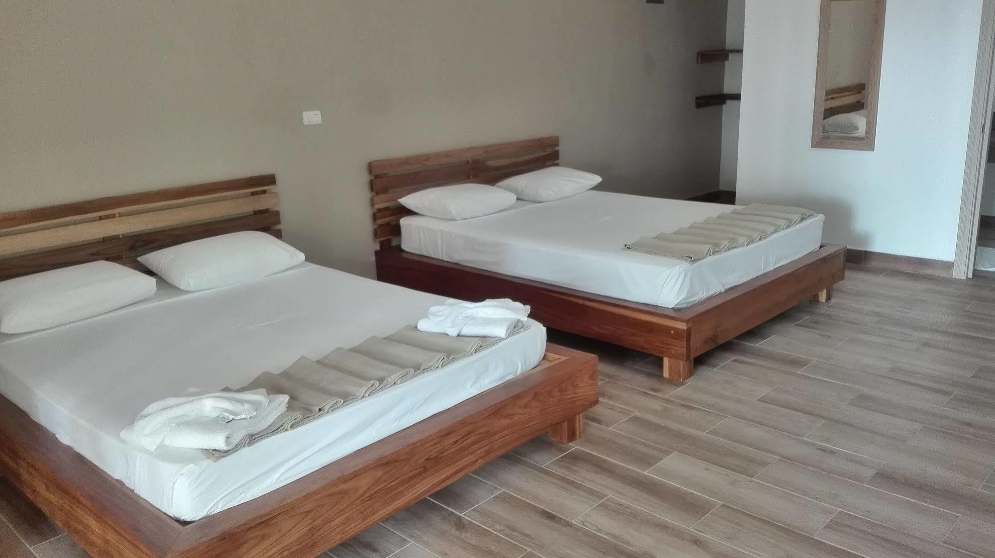Cahuita Inn Екстериор снимка